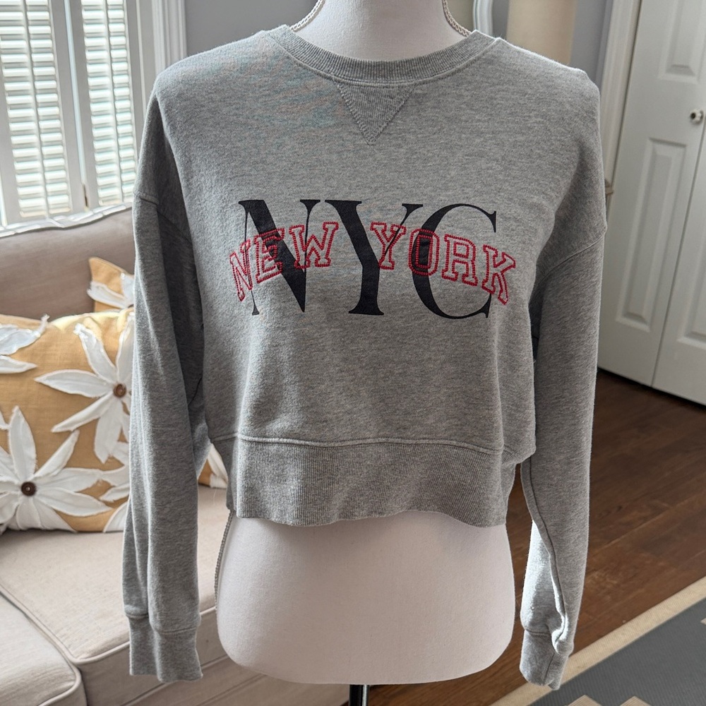 Super Cute Gray NYC Graphic Women's Cropped Sweatshirt Small - Picture 1 of 6